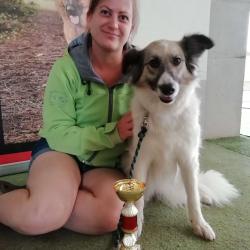 Mara und ich mit Pokal (3. Jahresmeister 16.6.2019)